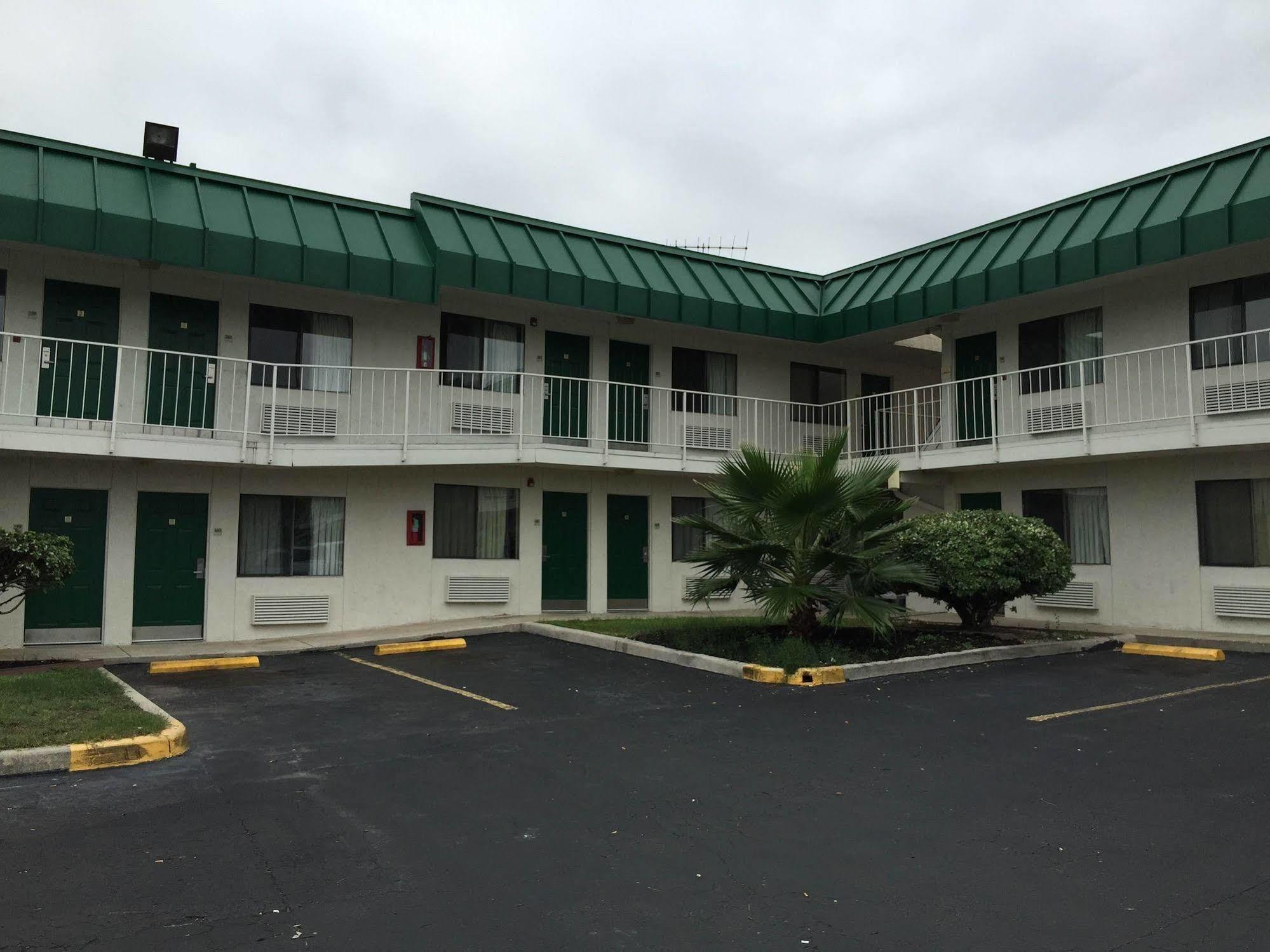 Q Lodging Extended Stay San Antonio Buitenkant foto